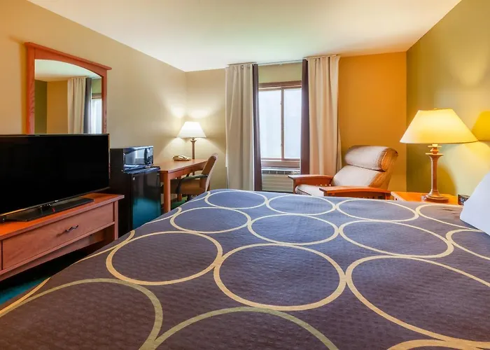 Super 8 By Wyndham Berlin Wi