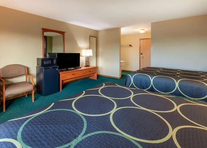 Super 8 By Wyndham Berlin Wi