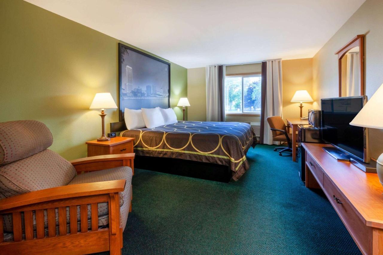 Super 8 By Wyndham Wi 2*
