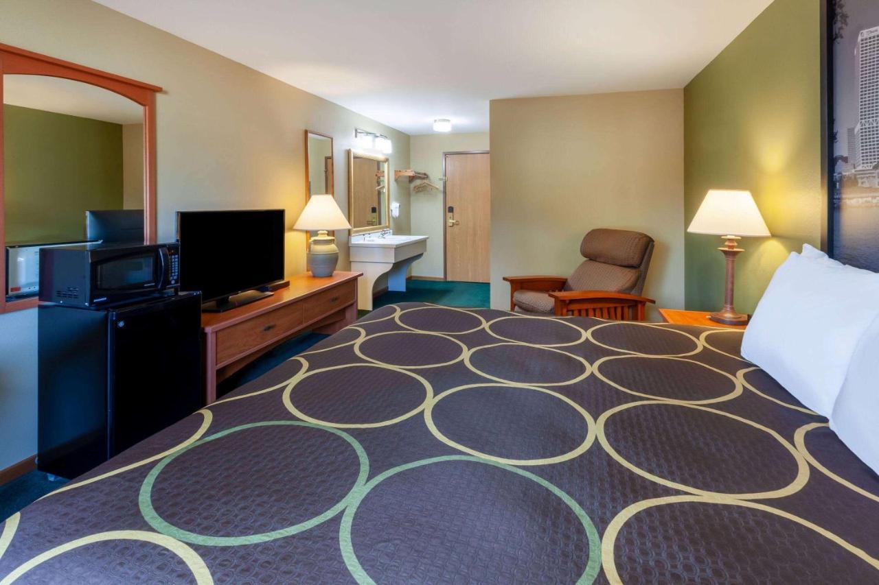 Super 8 By Wyndham Wi 2*