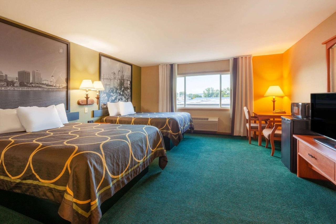 Hotel Super 8 By Wyndham Wi